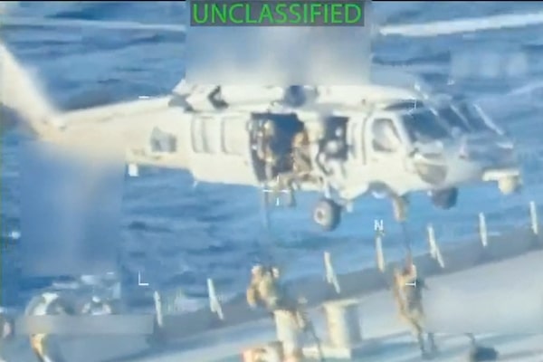 Iran Loads 20 Million Barrels of Oil Onto Tankers as U.S. Military Buildup Intensifies