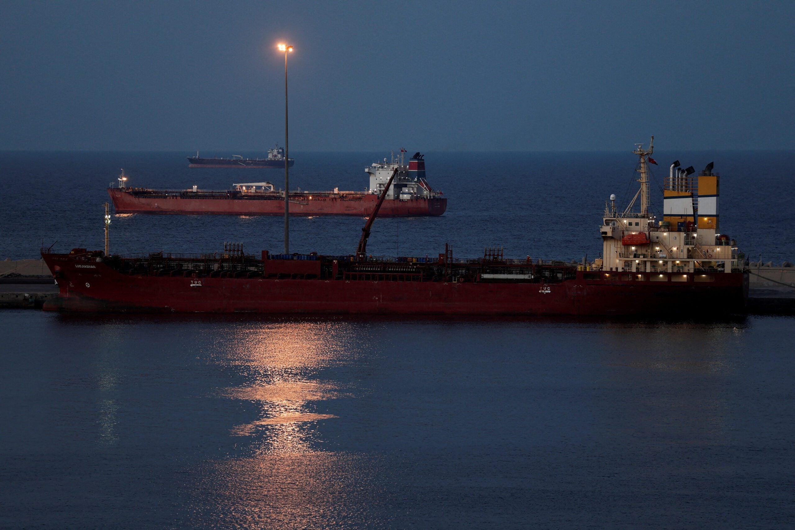 Indian Gas Tankers Getting Ready to Sail Through Hormuz