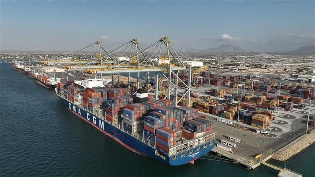 Controlled Passage: First Ships Edge Through Hormuz as Crisis Redefines Global Shipping