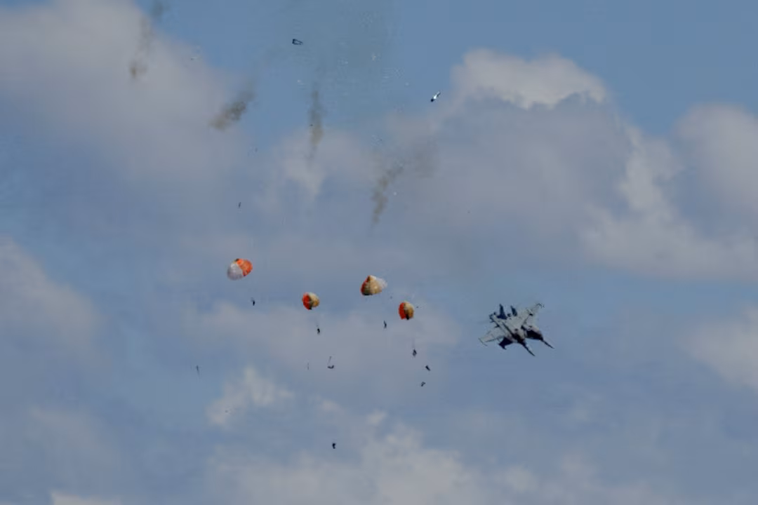 Military Jets’ Crew Members Safely Ejected after Idaho Air Show Collision, Navy Says photo