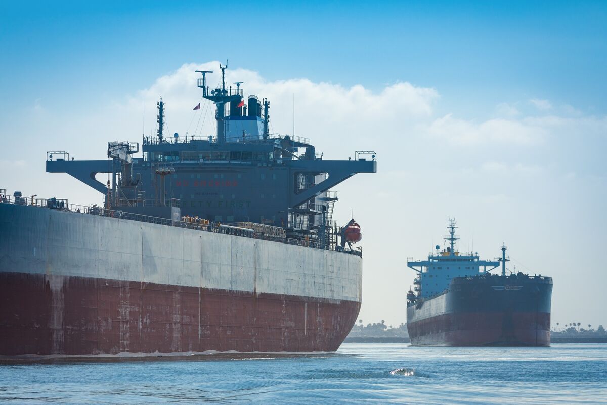 Vietnam-Bound Supertanker Halted By US Navy Resumes Journey photo