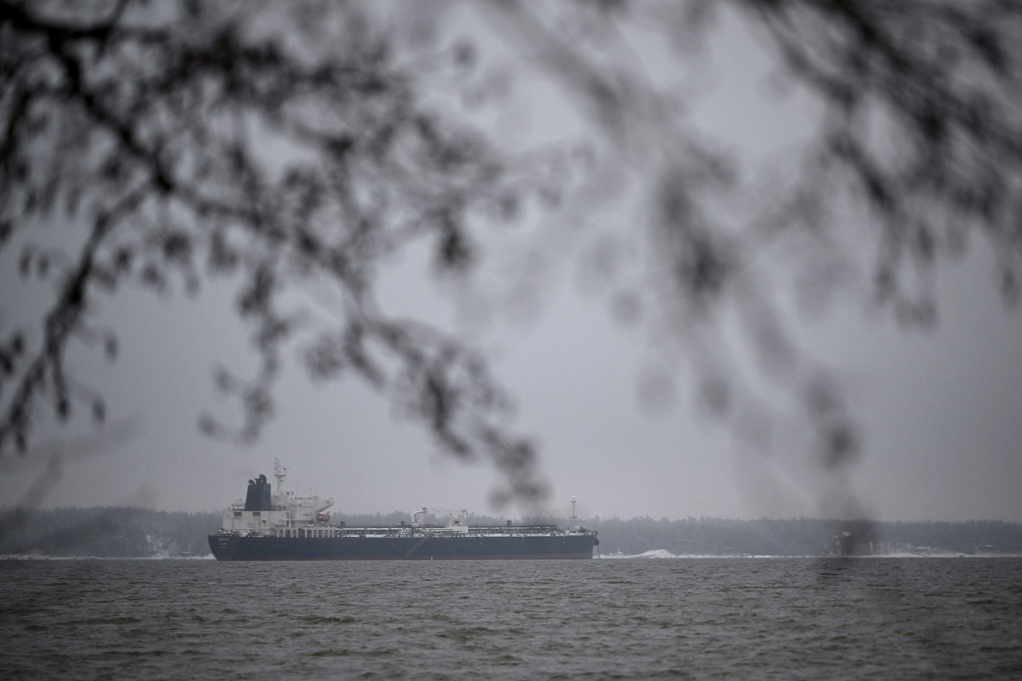 UK Plans Tougher Penalties for Ships That Damage Subsea Cables photo