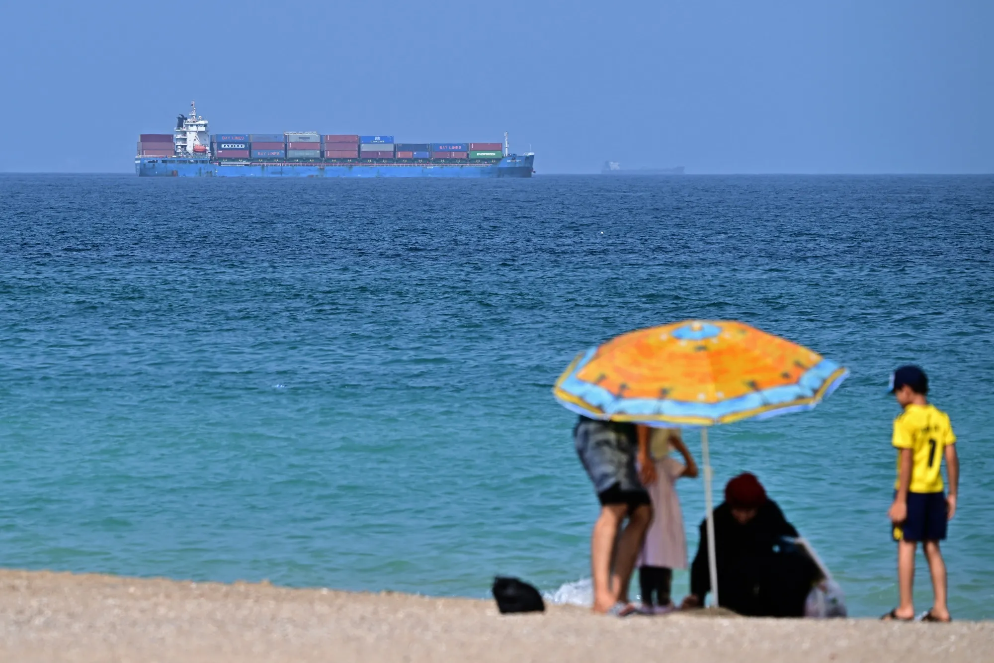 Hormuz Traffic Climbs as Supertankers Sail Into Persian Gulf