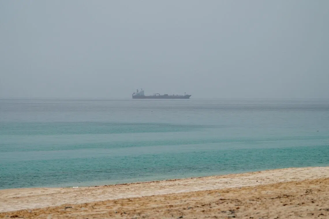 Iranian Oil Hoard Swells Off Malaysia on Weak Chinese Demand