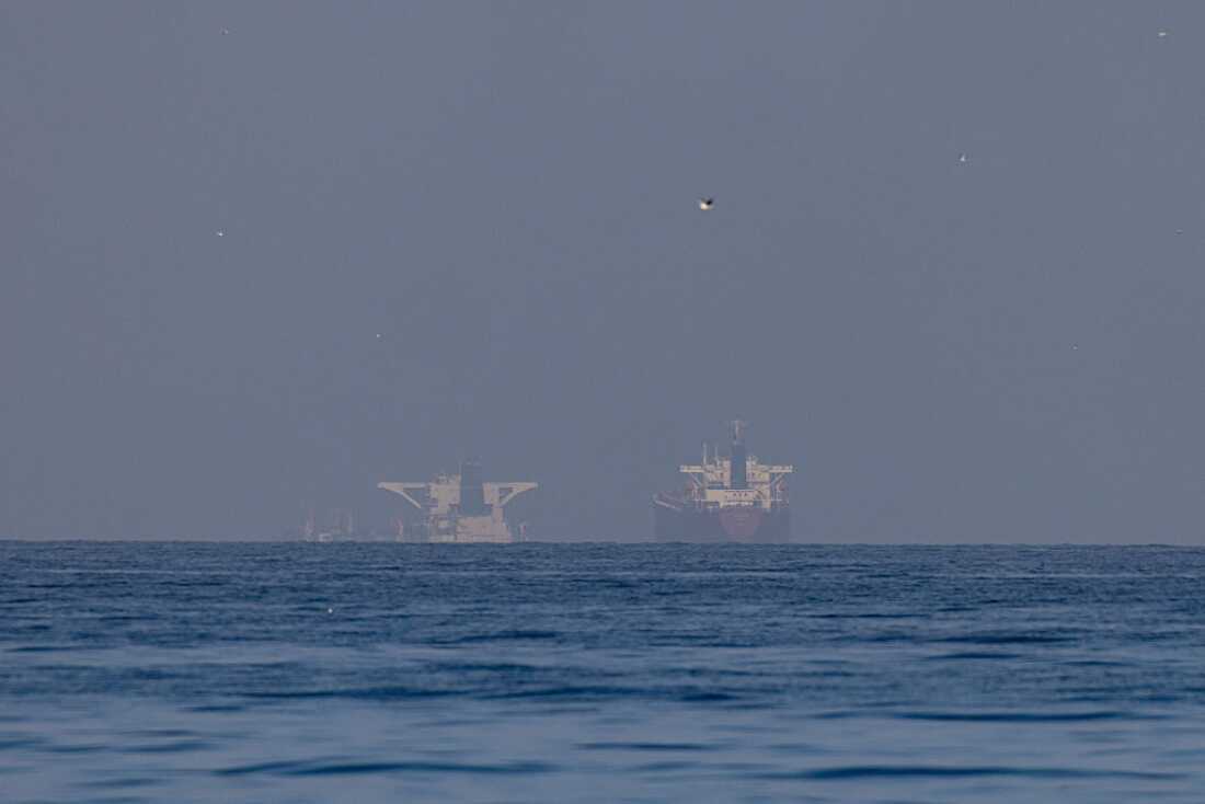 Trump Says U.S. Controls Strait of Hormuz as Iran Denies Talks
