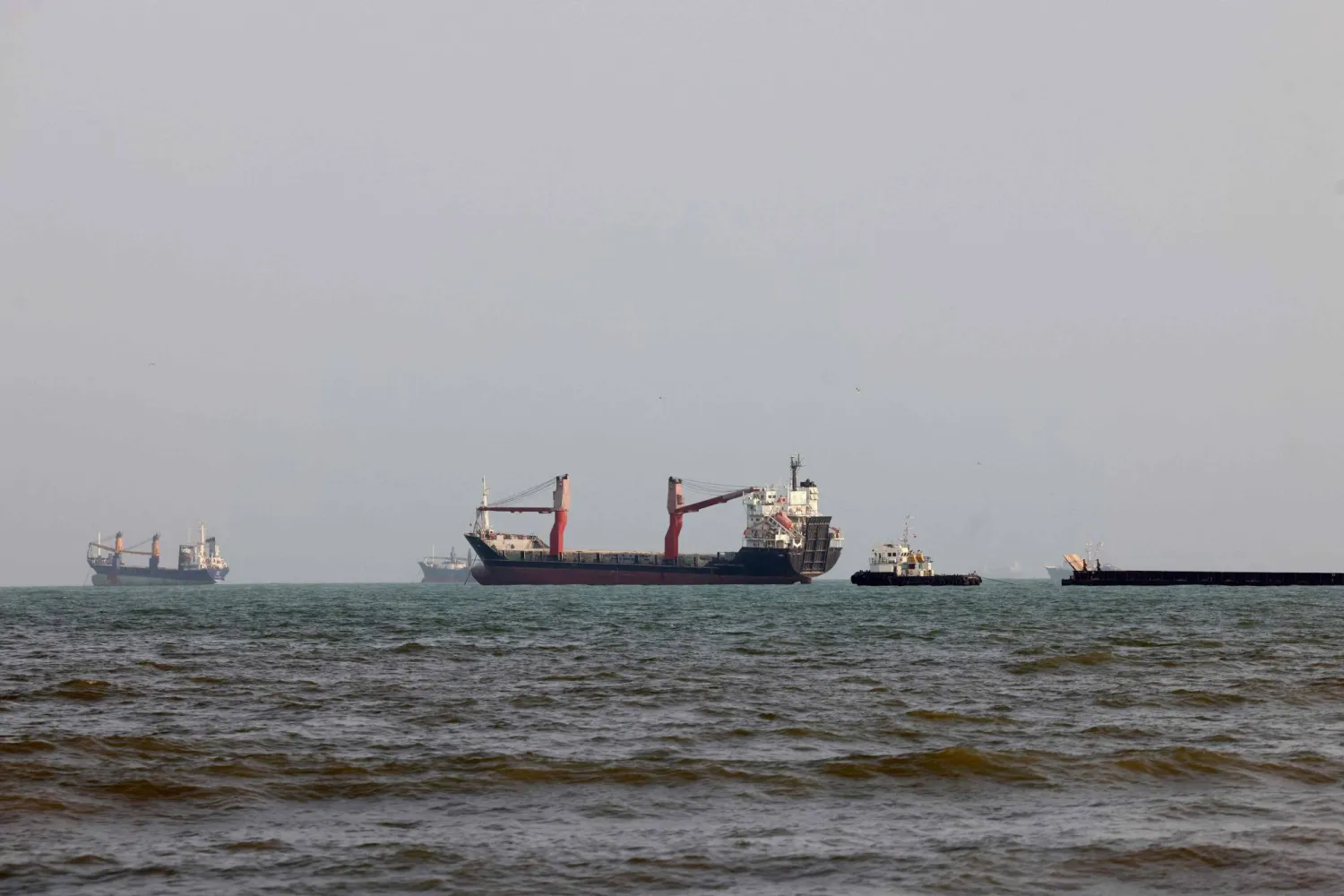 Pakistan Says US and Iran Close to ‘Some Sort’ of Deal Despite Attacks on Shipping