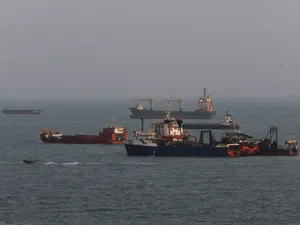 Three Chinese Tankers U-Turn in Hormuz as Risks Remain High